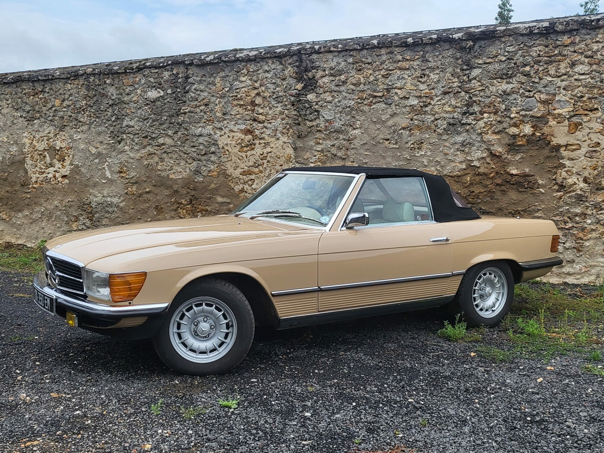 Mercedes 350SL – Image 16