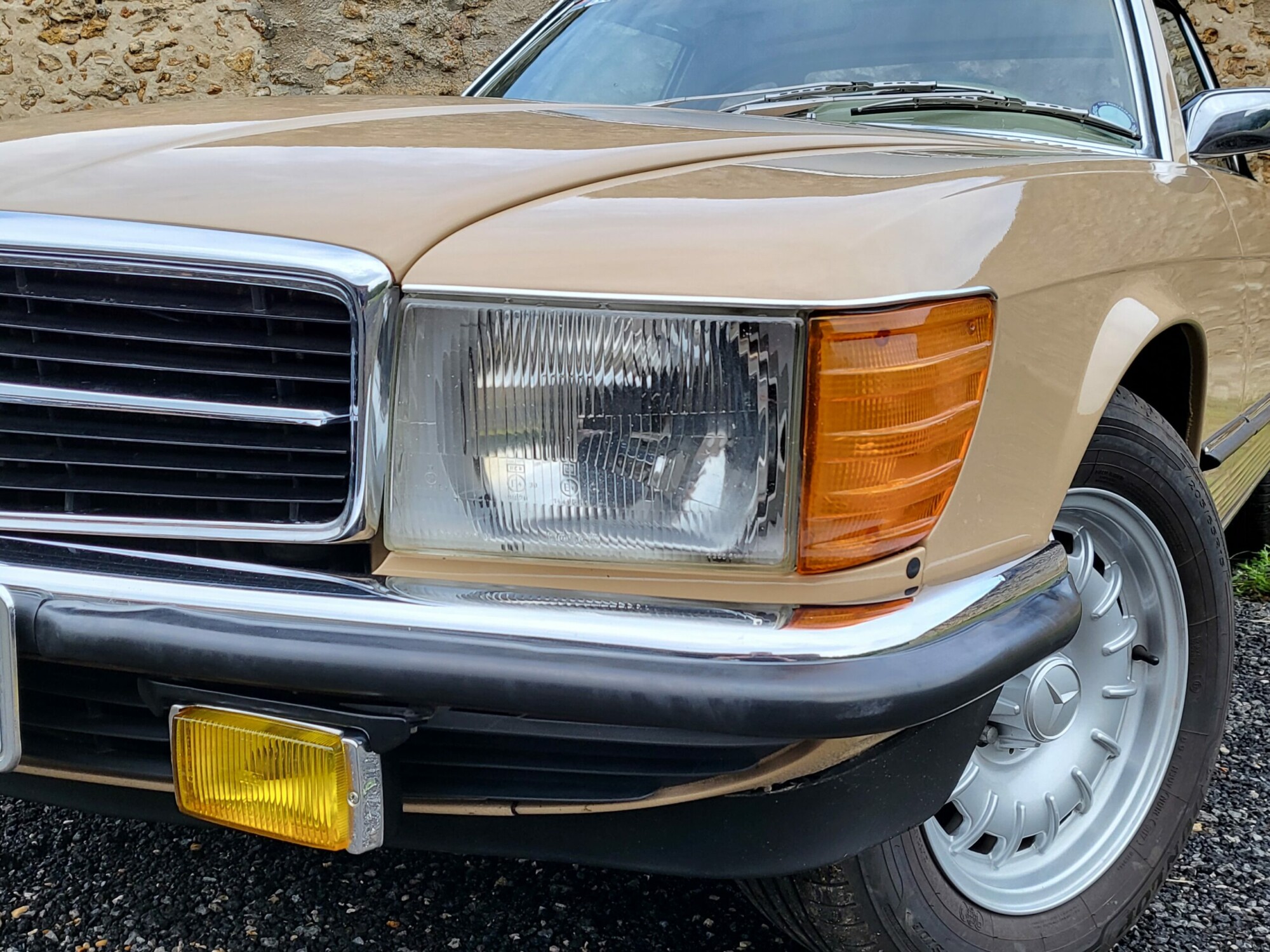 Mercedes 350SL – Image 12