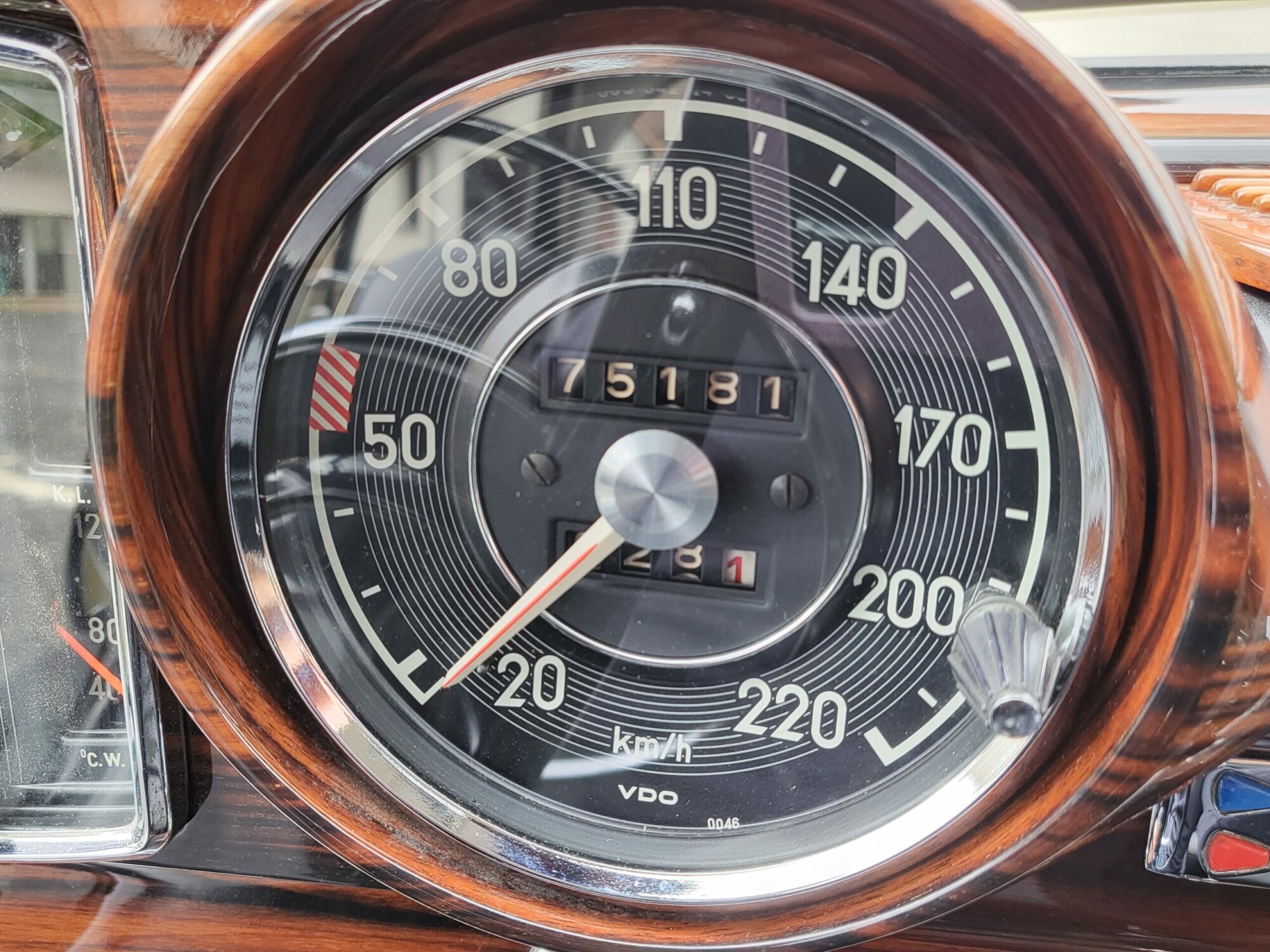 Mercedes 250SE – Image 13