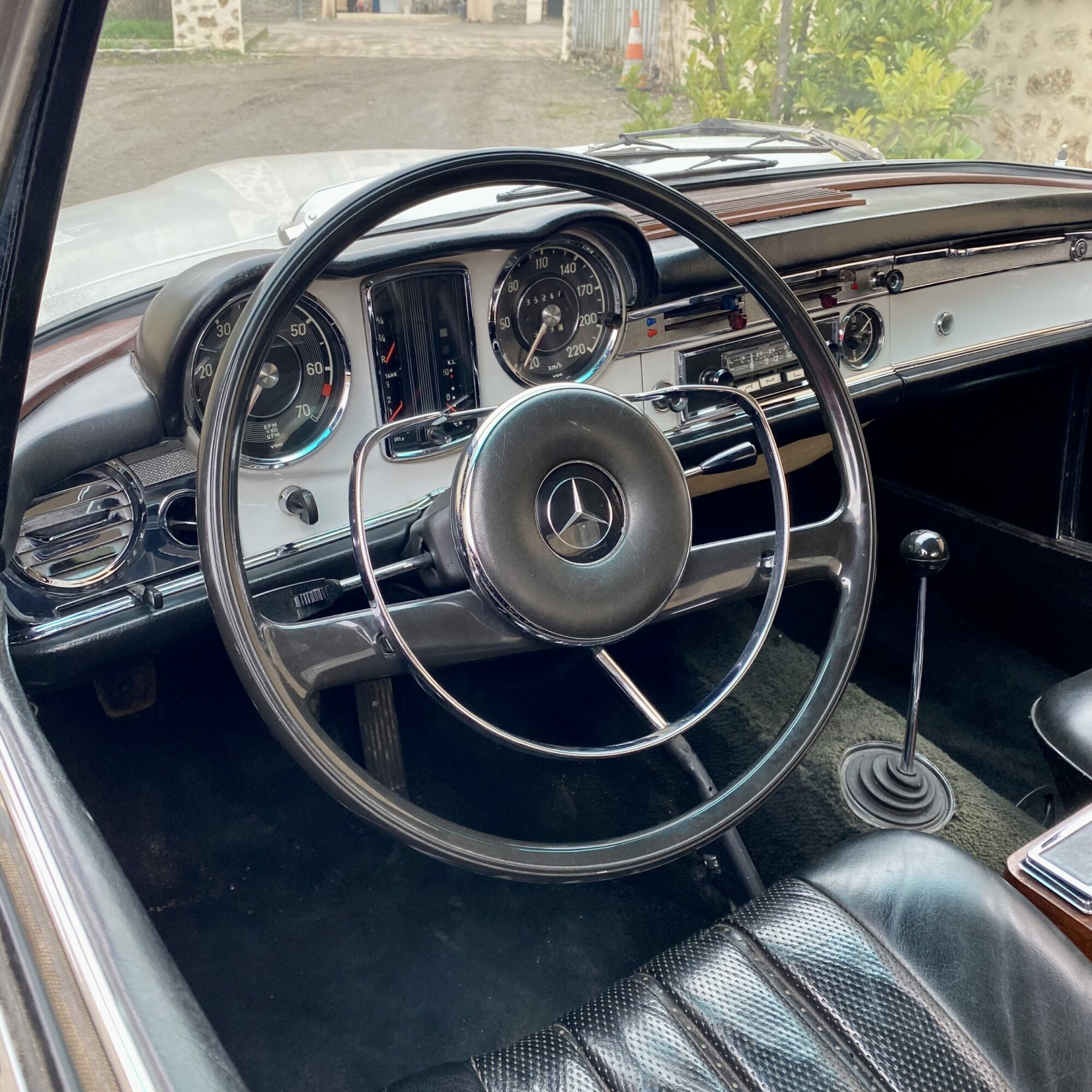 Mercedes 250SL – Image 7