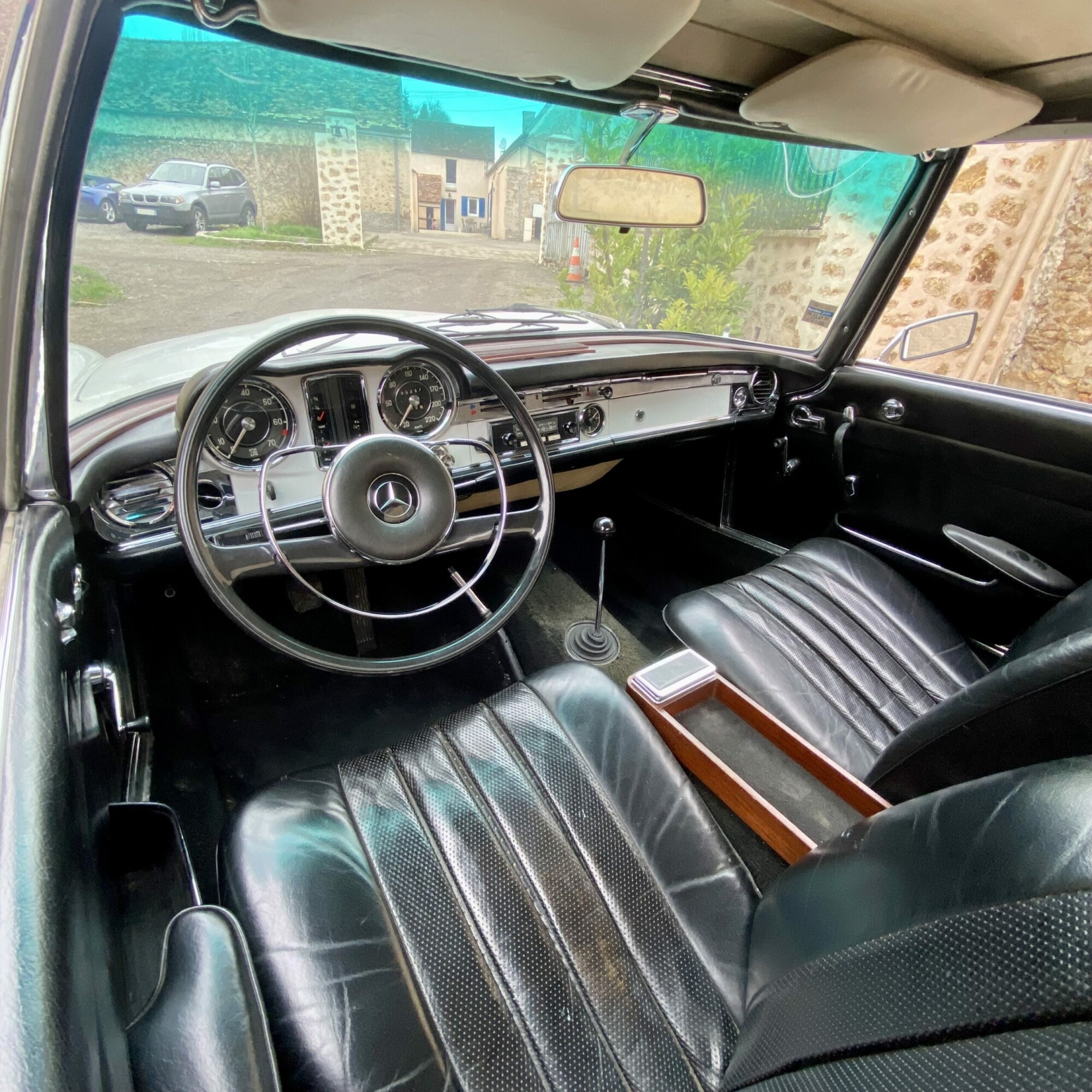 Mercedes 250SL – Image 3