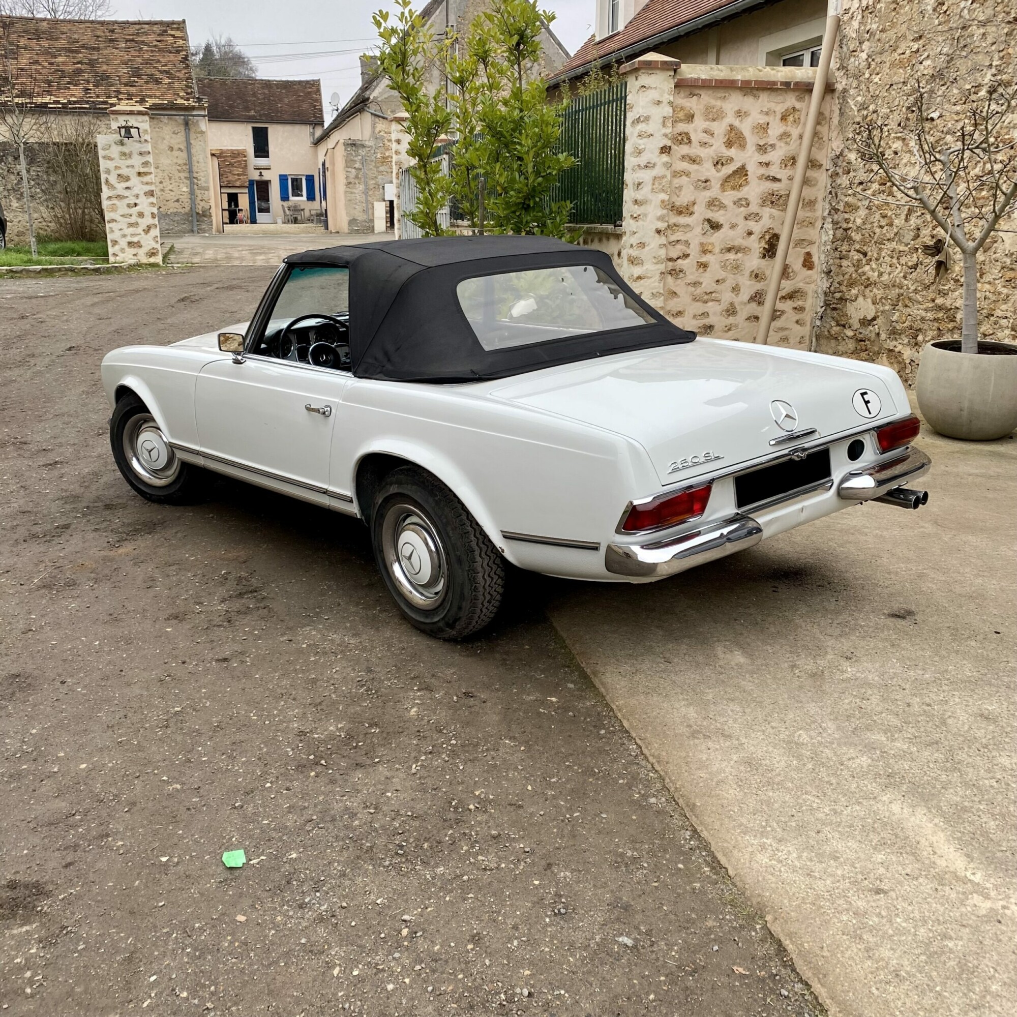 Mercedes 250SL – Image 2