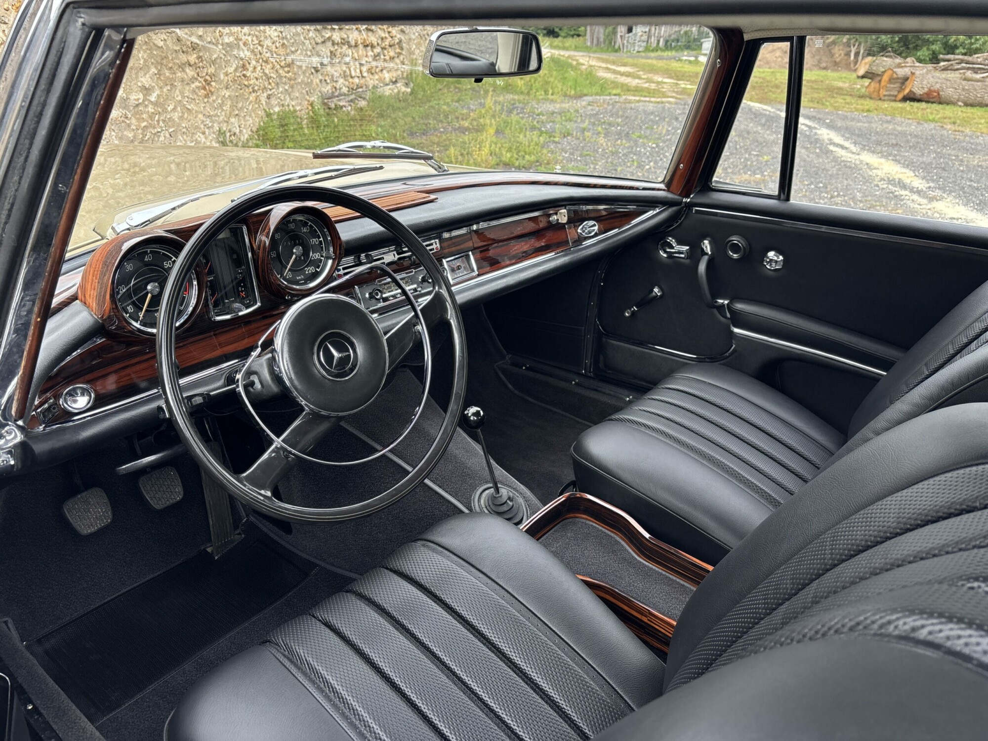 Mercedes 250SE – Image 10