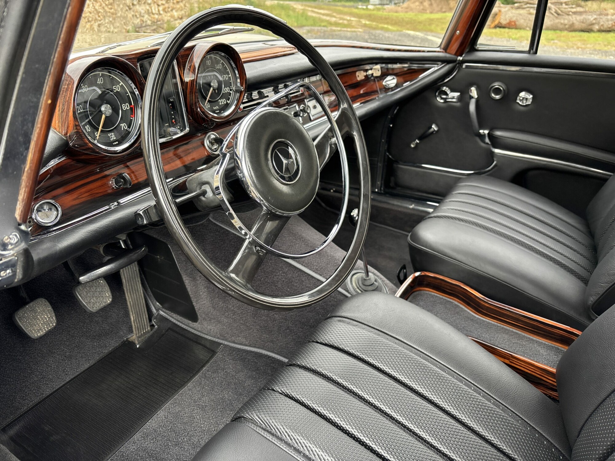 Mercedes 250SE – Image 8