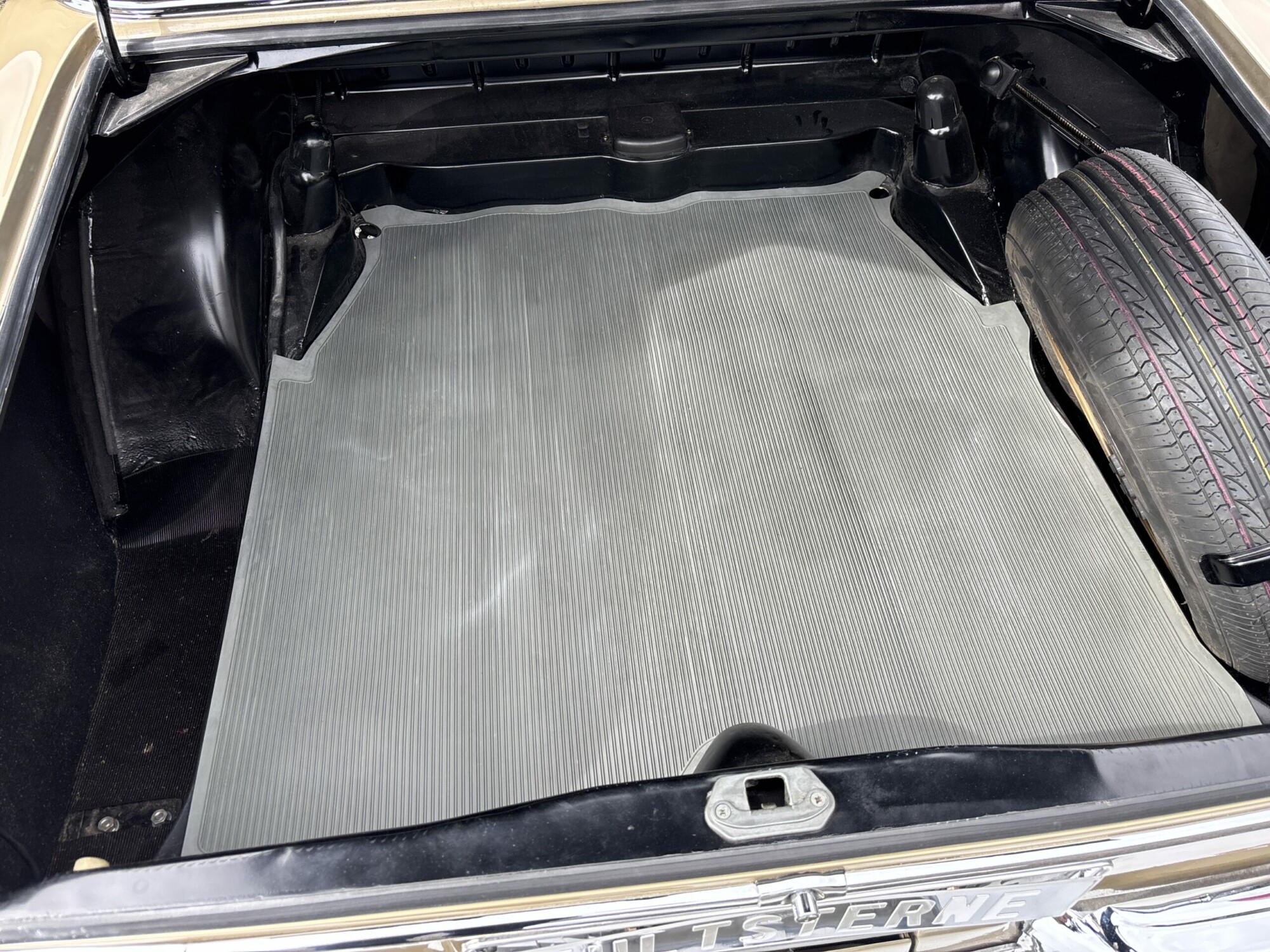Mercedes 250SE – Image 3