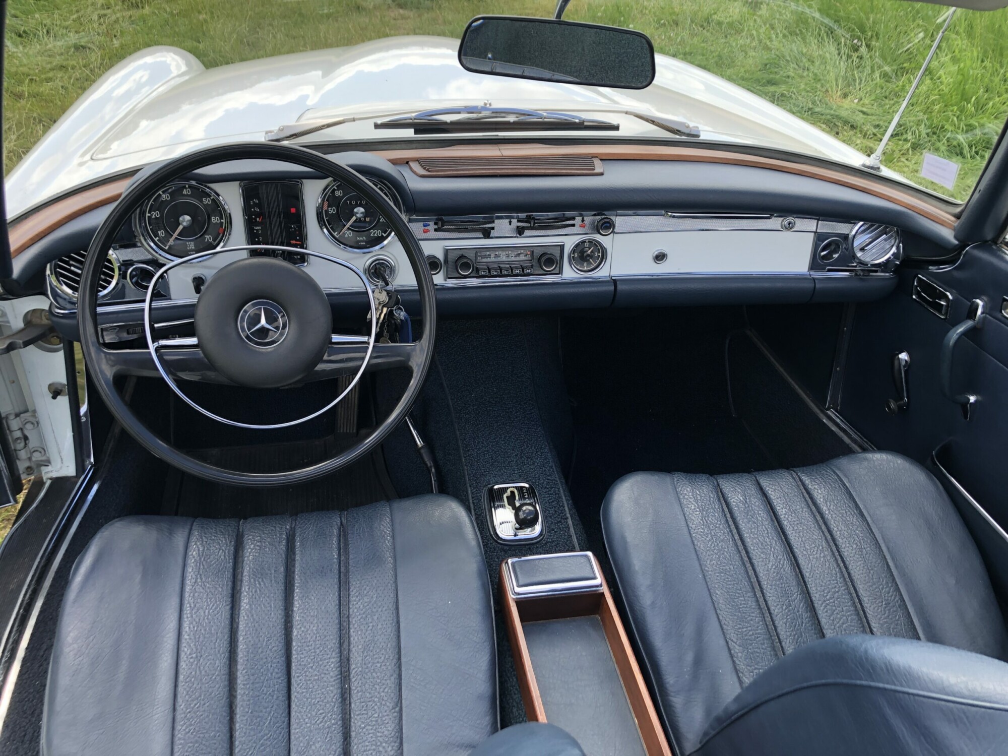 Mercedes 280SL – Image 4