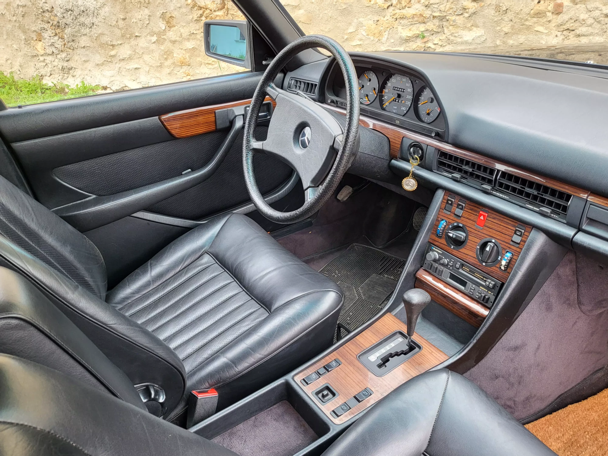 Mercedes 500SE – Image 18